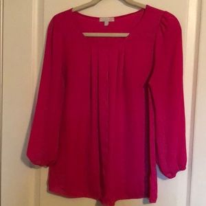 A quarter sleeve shirt